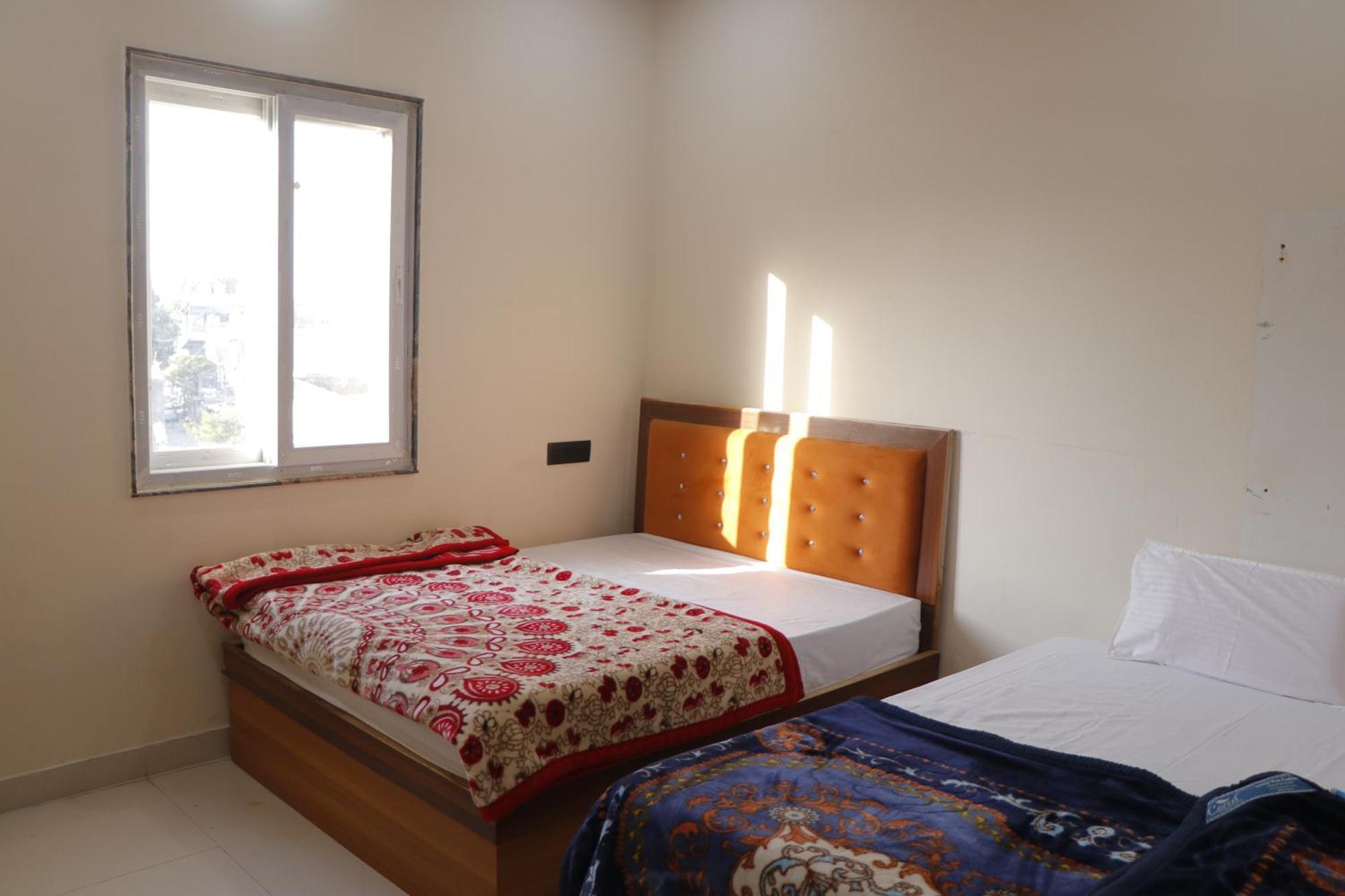 Dolphin Guest House Матхура Экстерьер фото