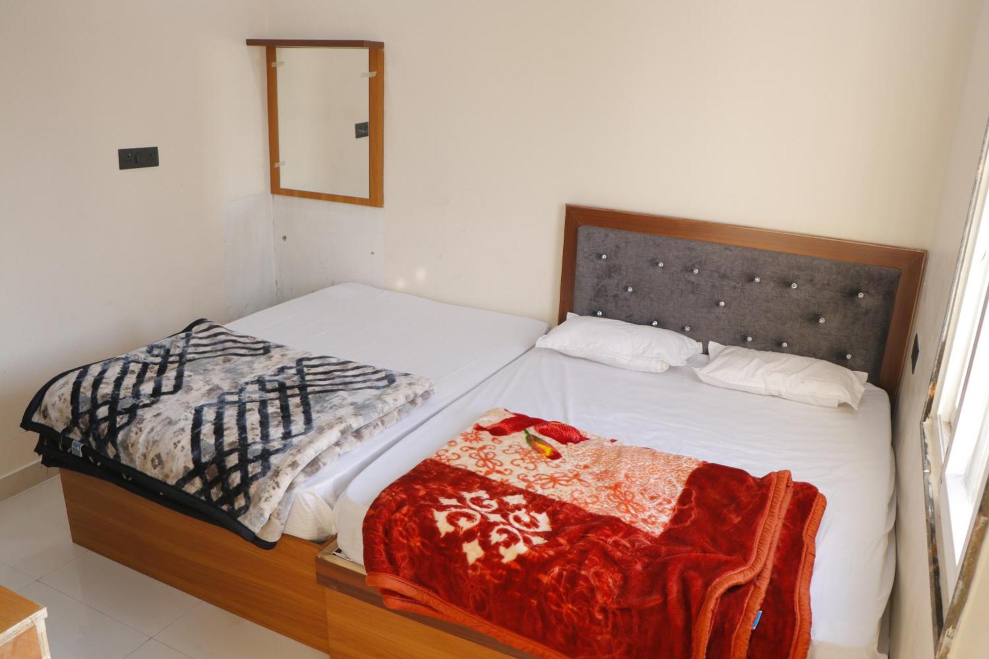 Dolphin Guest House Матхура Экстерьер фото