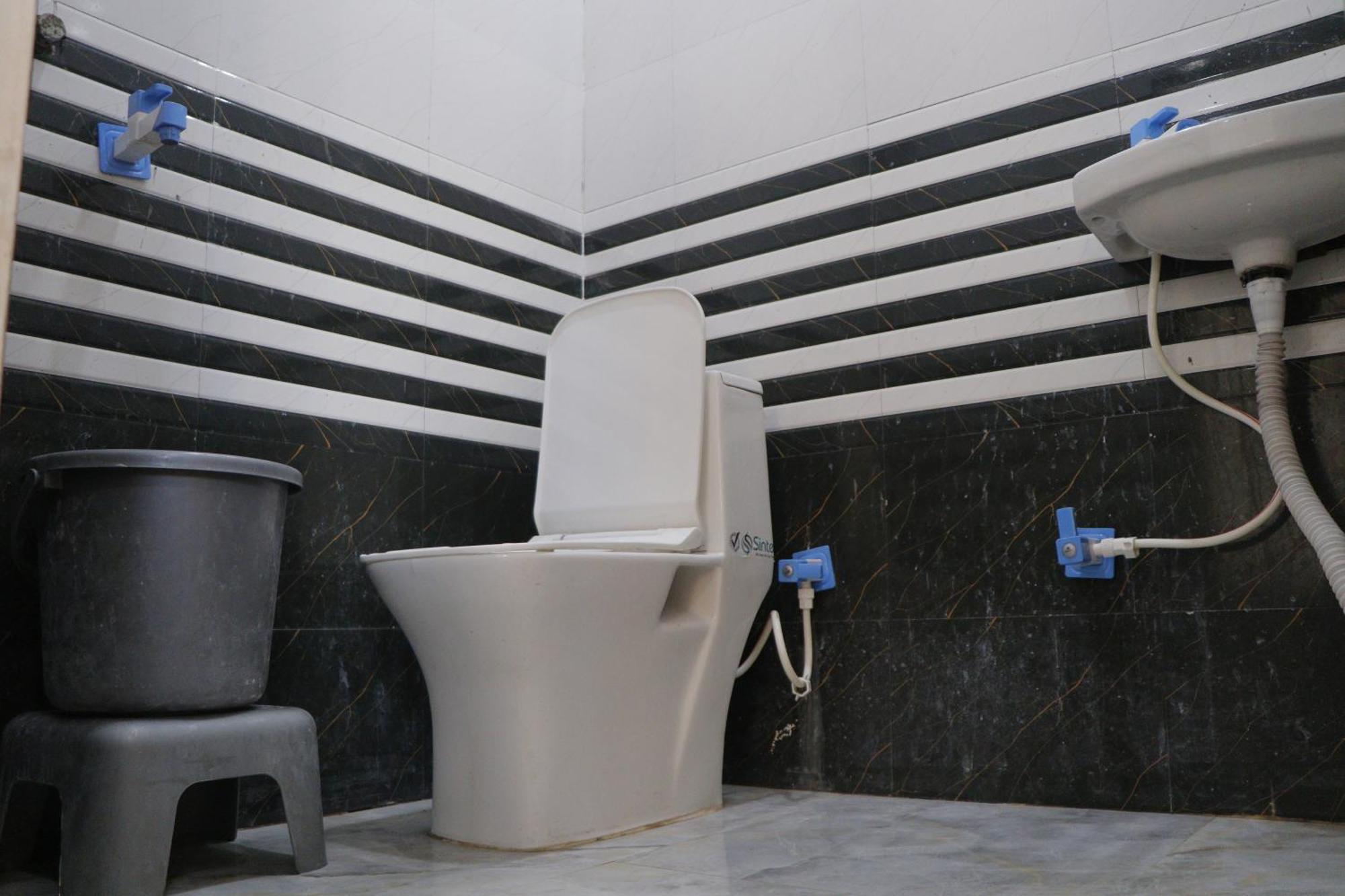 Dolphin Guest House Матхура Экстерьер фото